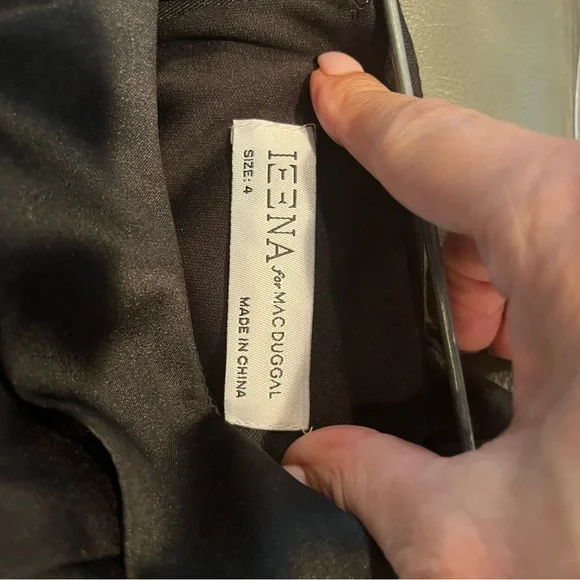 NWT IEENA FOR MAC DUGGAL
Black Square Neck Tie Strap Slit Gown Size 4 - Picture 10 of 10